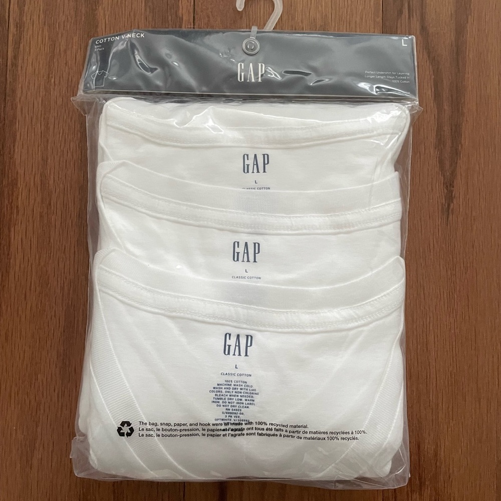 Gap Men’s cotton v-neck undershirts - 3 pack - white BNWT